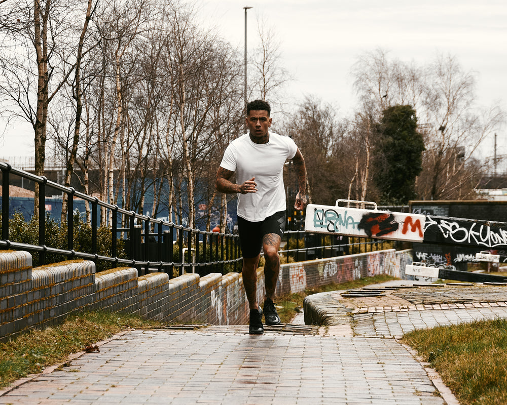 Ultralite XP - Athlete jogging along a canal